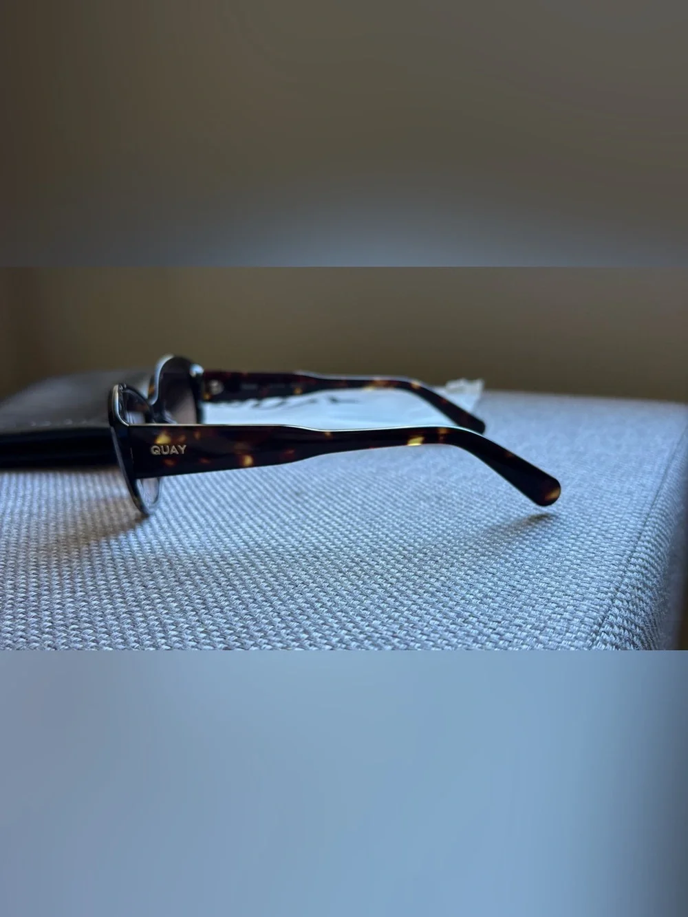 Quay ‘On Brand’ Oval Sunglasses